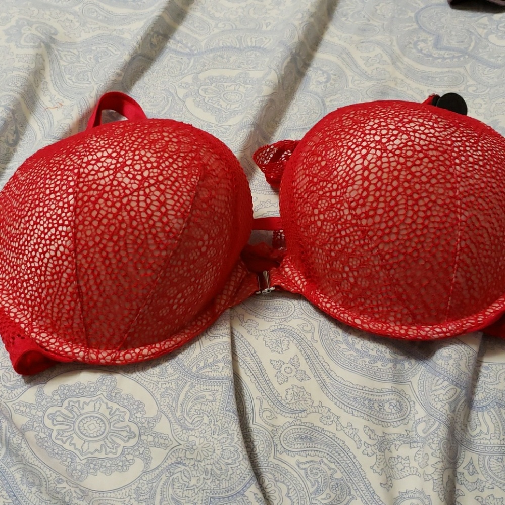 Red lace Bombshell bra NWT